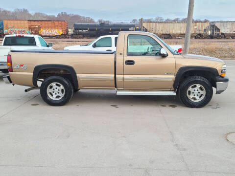 1999 Chevrolet Silverado 1500 for sale at J & J Auto Sales in Sioux City IA