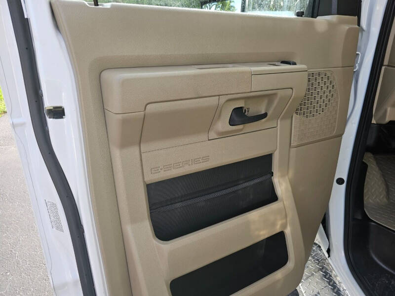 2015 FORD ECONOLINE E450 CLASS C THOR MAJESTIC 28A MOTORHOME