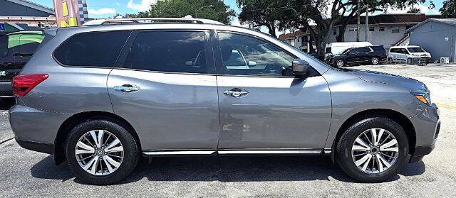2020 Nissan Pathfinder SV