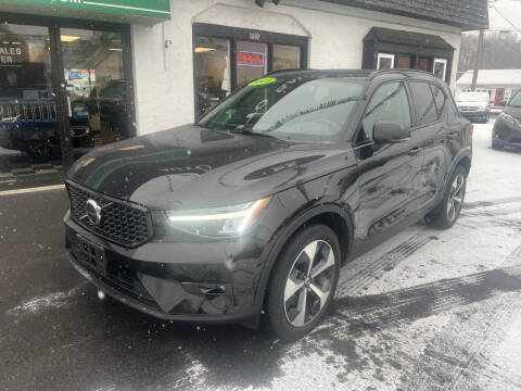 2025 Volvo XC40 B5 Plus Dark Theme