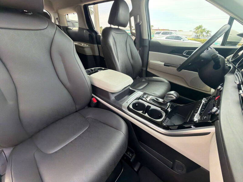 2024 Kia Carnival EX