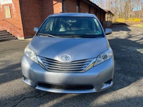 2017 Toyota Sienna for sale at Beaver Lake Auto in Franklin NJ