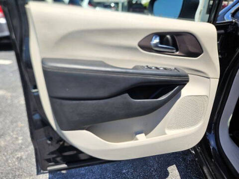 2023 Chrysler Voyager LX