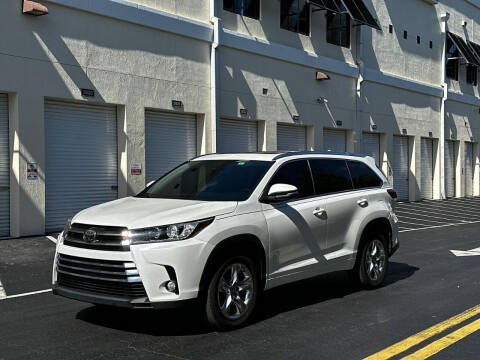 2017 Toyota Highlander for sale at IRON CARS in Hollywood FL