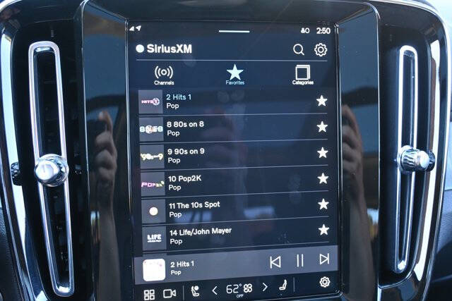 2025 Volvo XC40 B5 Core Bright Theme