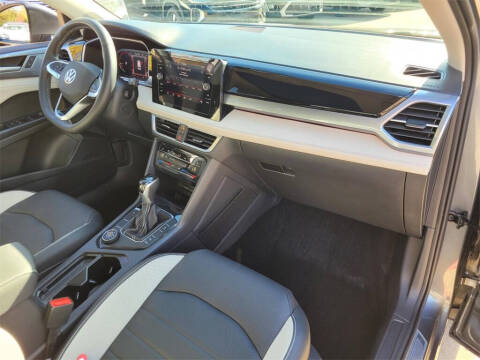 2025 Volkswagen Taos SEL 4Motion