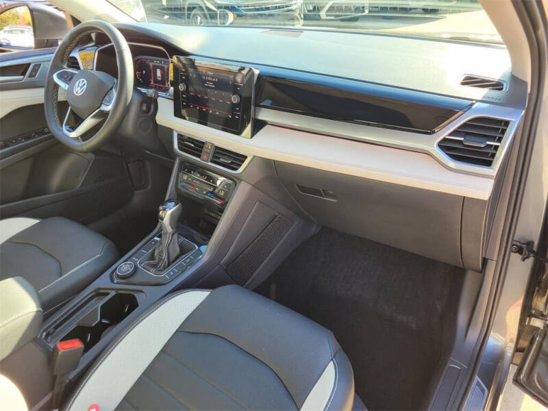 2025 Volkswagen Taos SEL 4Motion