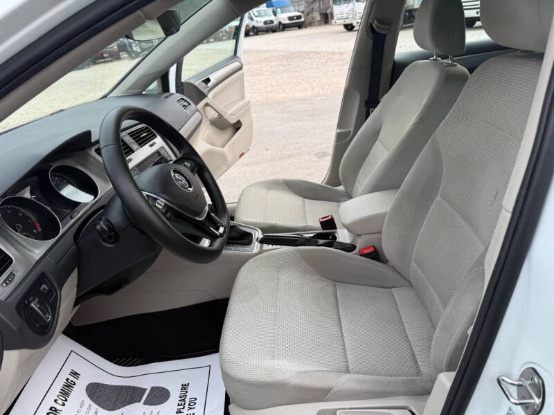 2017 Volkswagen Golf SportWagen