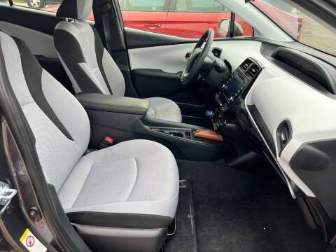 2022 Toyota Prius LE