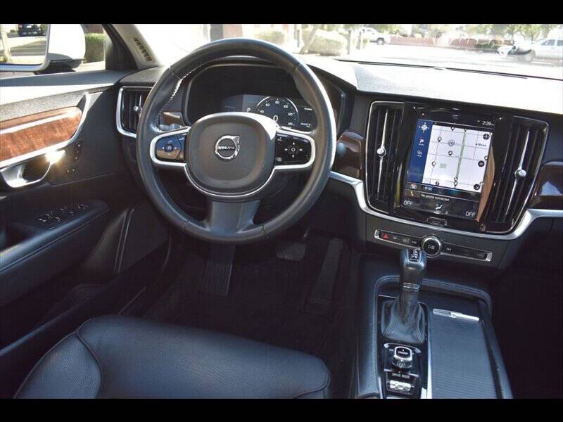 2017 Volvo S90 T5 Momentum