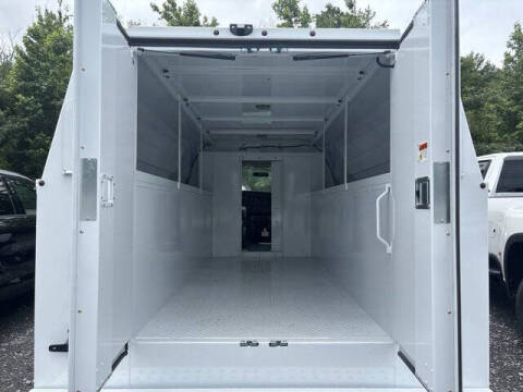 2025 Chevrolet Express 3500