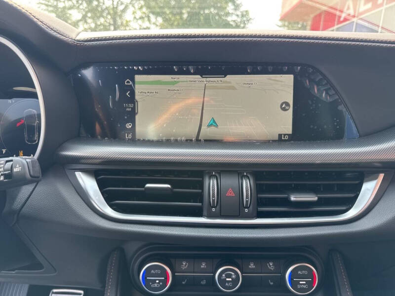 2025 Alfa Romeo Stelvio Intensa