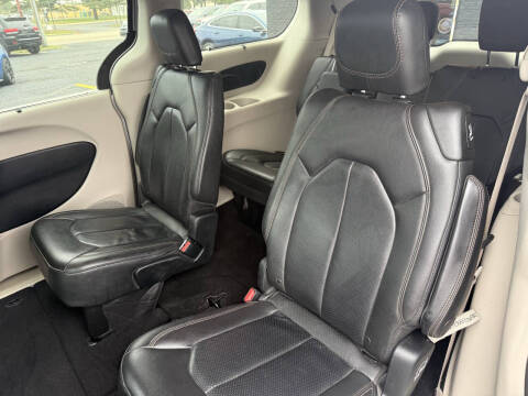 2017 Chrysler Pacifica Touring-L Plus