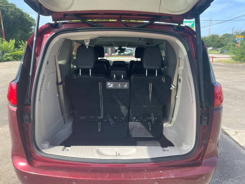 2017 Chrysler Pacifica Touring-L Plus