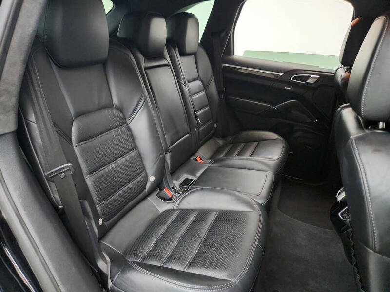2013 Porsche Cayenne GTS