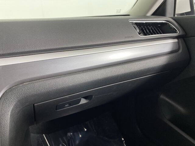 2017 Volkswagen Passat 1.8T R-Line