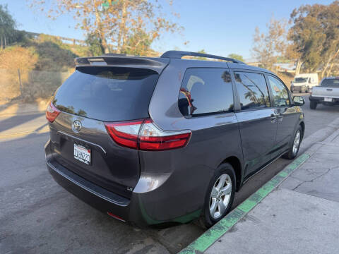 2017 Toyota Sienna LE 7-Passenger Auto Access Seat