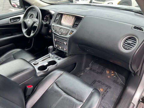 2017 Nissan Pathfinder Platinum