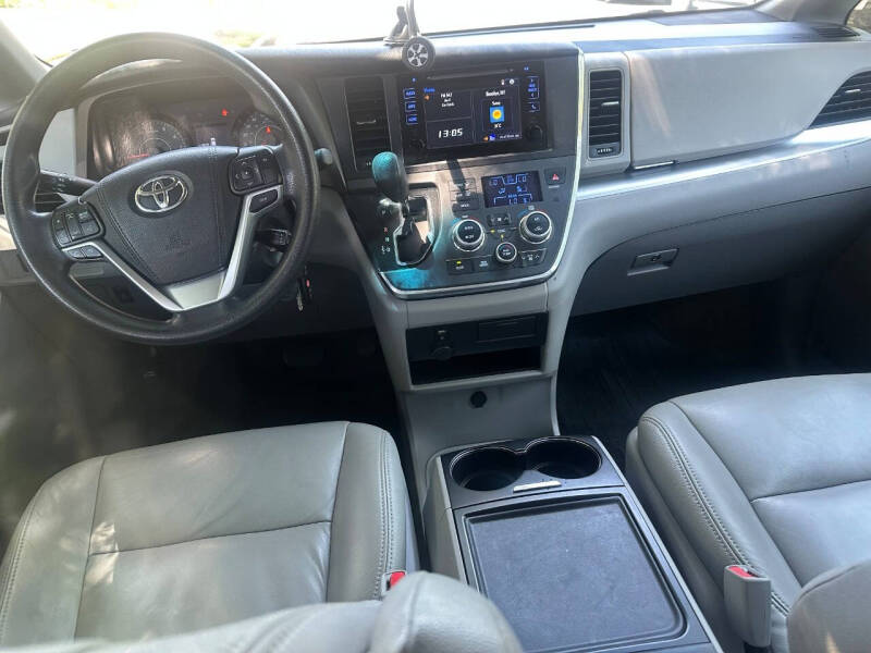 2017 Toyota Sienna LE 8-Passenger
