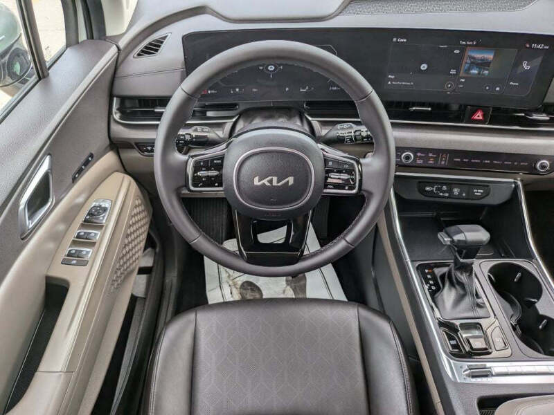 2025 Kia Carnival SX