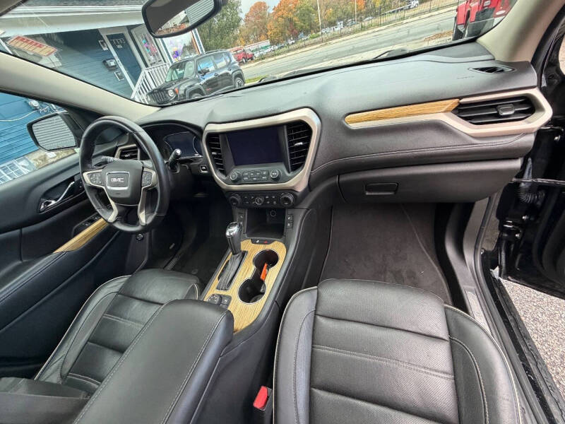 2017 GMC Acadia Denali