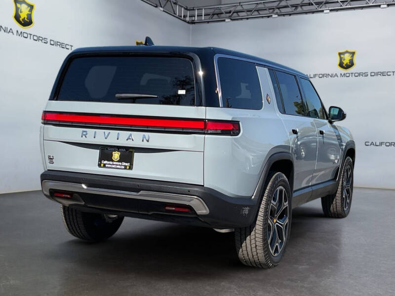 2025 Rivian R1S