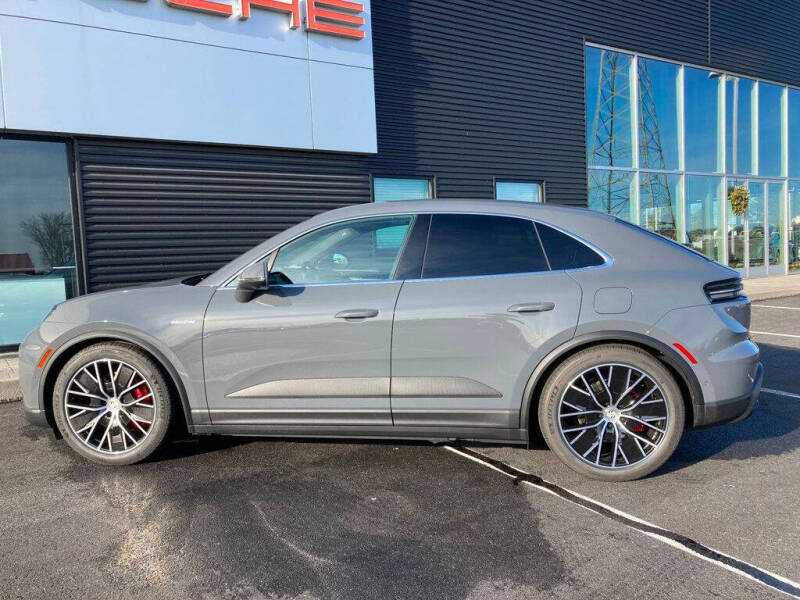 2025 Porsche Macan 4S Electric