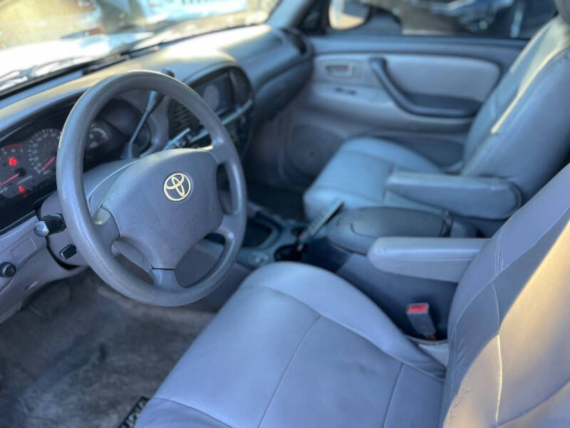 2004 Toyota Sequoia SR5