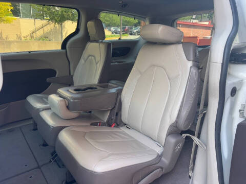 2017 Chrysler Pacifica Touring-L