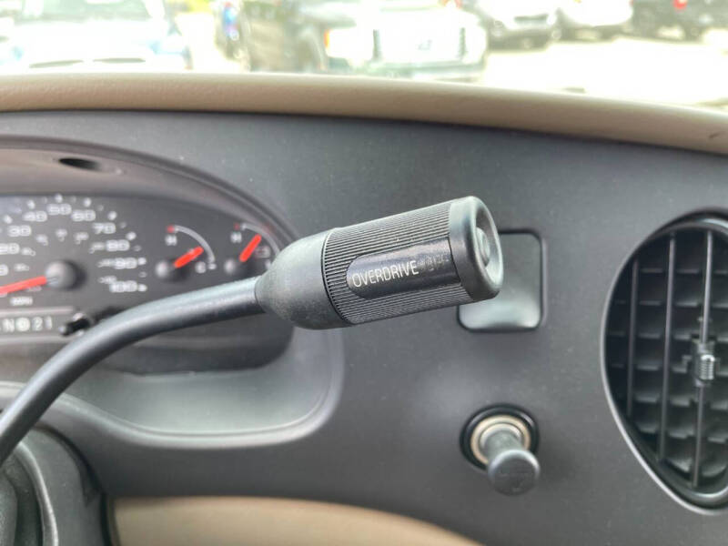 2004 Ford E-Series E-250 SD