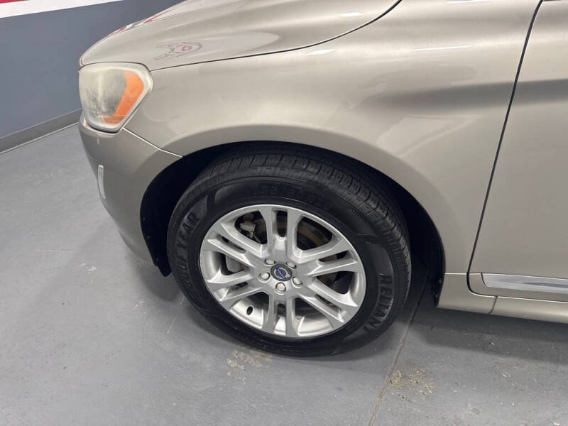 2016 Volvo XC60 T5 Drive-E Premier