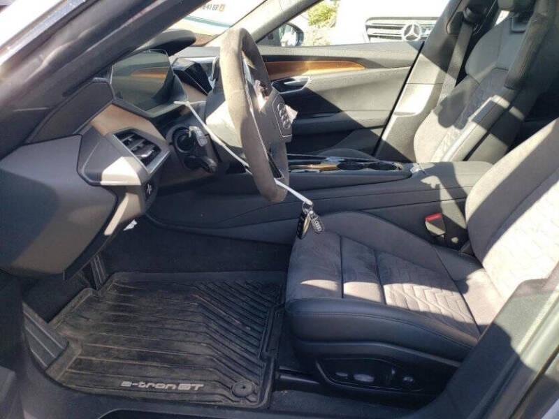 2022 Audi e-tron GT quattro Premium Plus