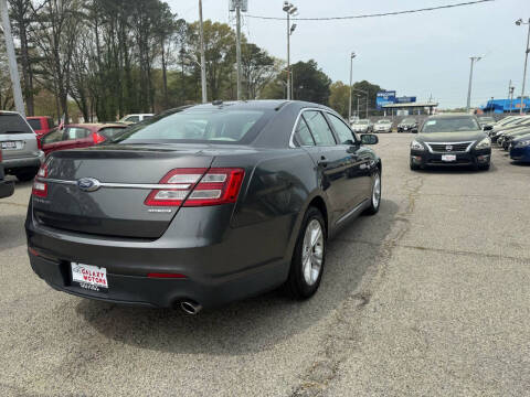2016 Ford Taurus SE