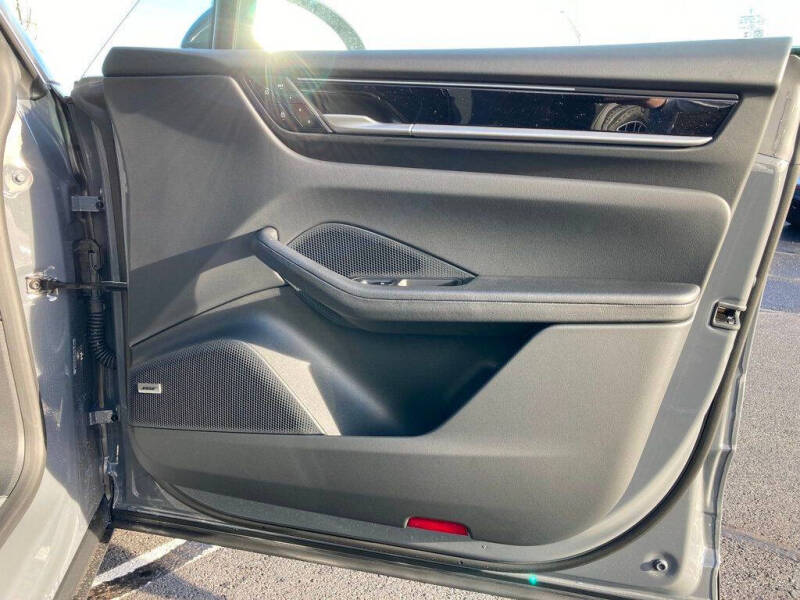 2025 Porsche Macan 4S Electric