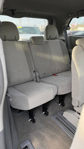 2012 Toyota Sienna LE 8-Passenger