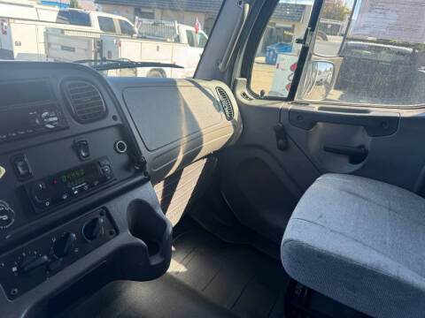 2018 Freightliner M2 106