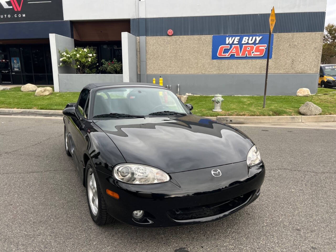 2001 Mazda MX-5 Miata for sale at ZRV AUTO INC in Brea, CA