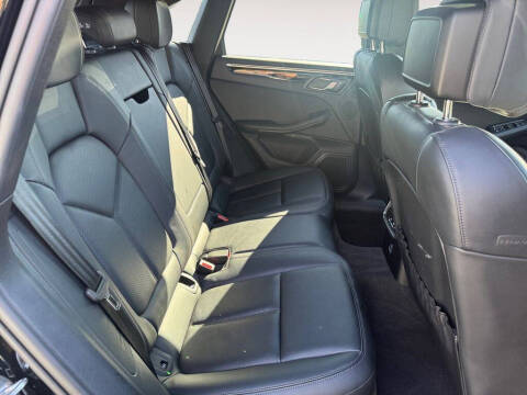 2023 Porsche Macan T