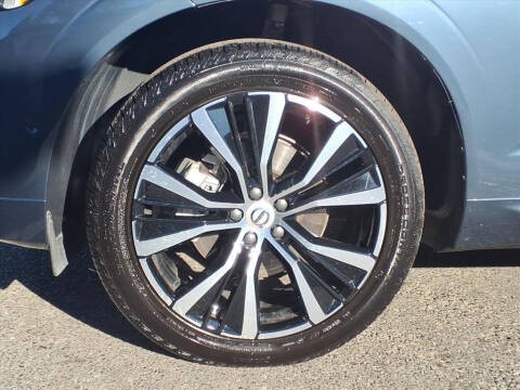 2025 Volvo XC60 B5 Plus Dark Theme