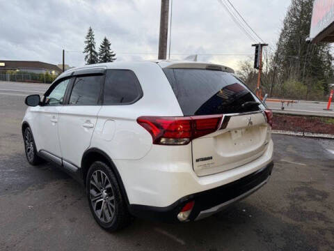 2017 Mitsubishi Outlander ES
