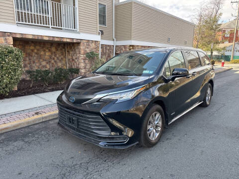 2021 Toyota Sienna for sale at Deals on Wheels in Suffern NY
