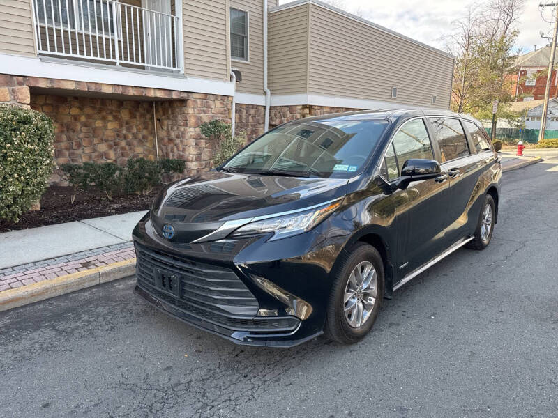 2021 Toyota Sienna for sale at Deals on Wheels in Suffern NY