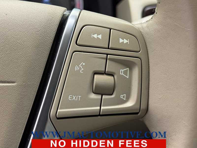 2012 Volvo XC70 T6 Platinum