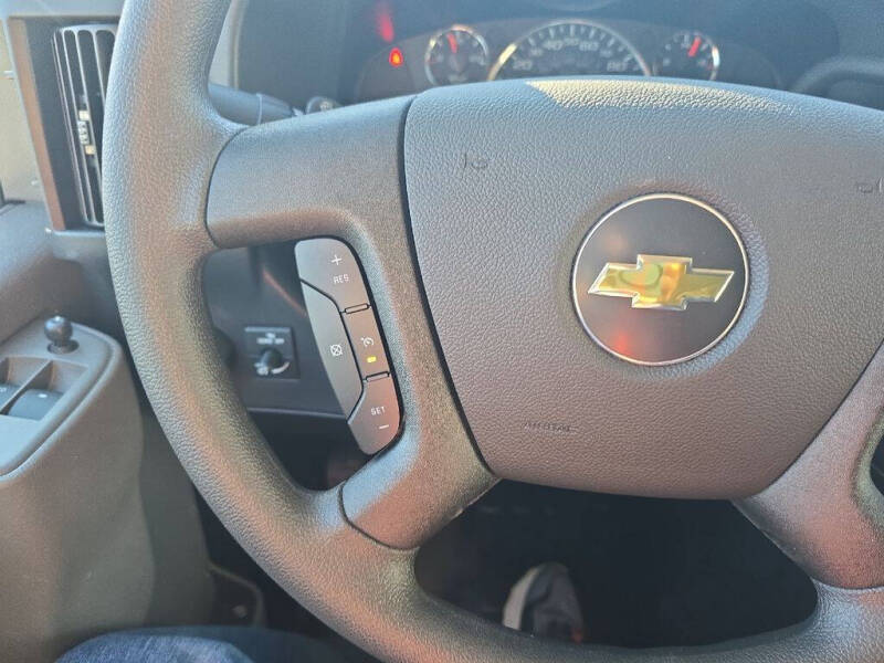2025 Chevrolet Express 3500