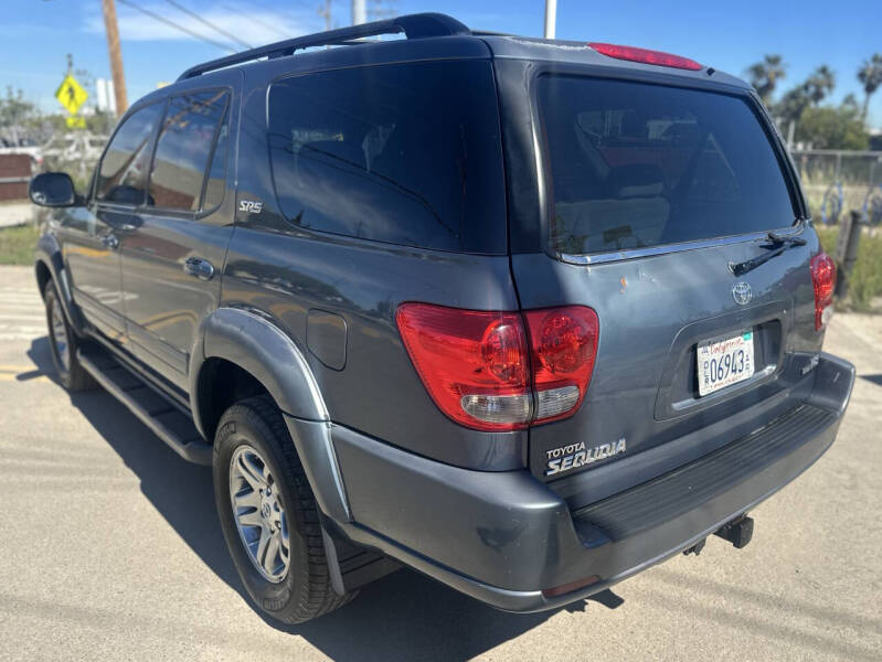 2005 Toyota Sequoia SR5
