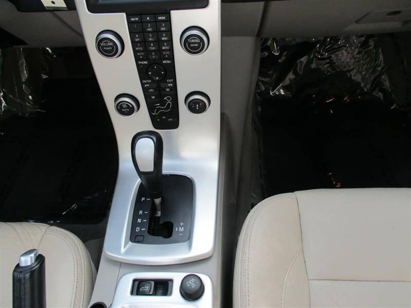2011 Volvo C70 T5