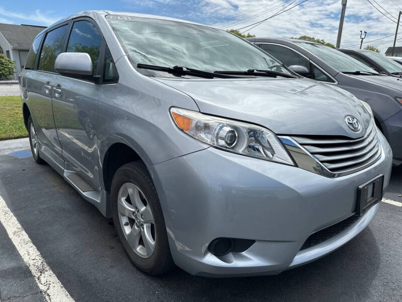 2016 Toyota Sienna LE Mobility 7-Passenger