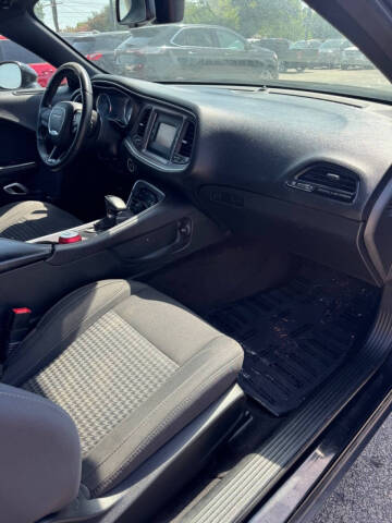 2017 Dodge Challenger SXT