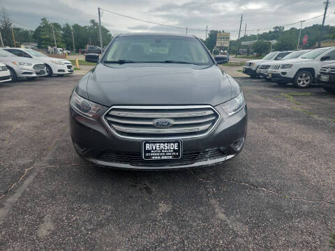 2016 Ford Taurus SE