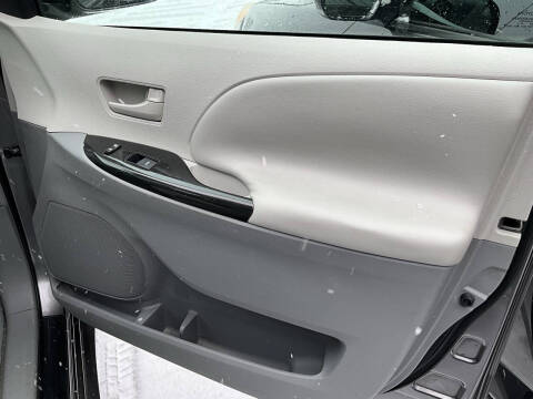 2011 Toyota Sienna LE 7-Passenger